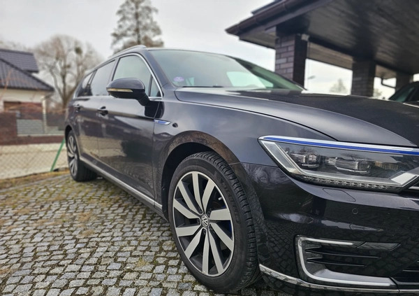 Volkswagen Passat cena 68600 przebieg: 246000, rok produkcji 2015 z Gliwice małe 466
